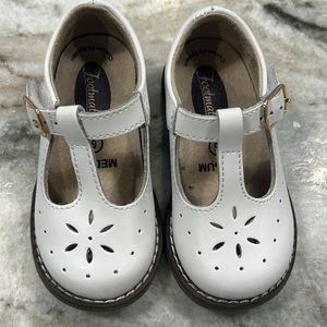 FootMates white dress shoe